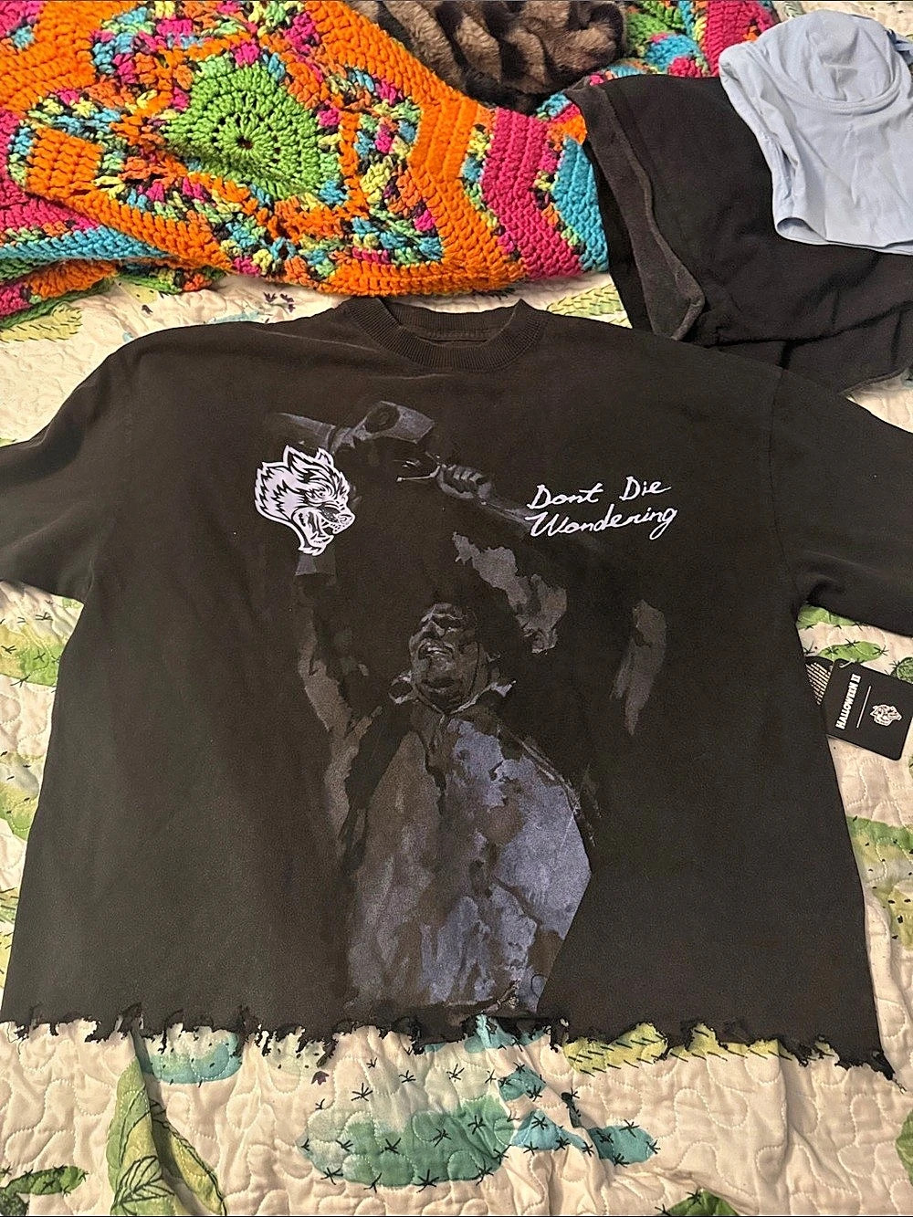 HALLOWEEN Graphic Short Sleeve Tee NWT in Black